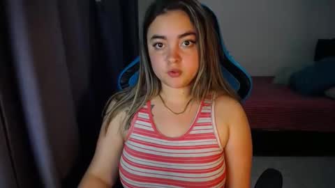 Snapshot of dumont_model chatting on January 14, 10:02 pm Nicole online show from January 14, 10:02 pm