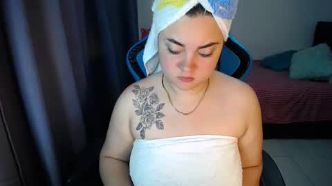 Snapshot of dumont_model chatting on January 18, 11:33 pm Nicole online show from January 18, 11:33 pm