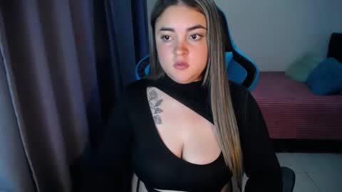 Snapshot of dumont_model chatting on January 28, 12:36 am Nicole online show from January 28, 12:36 am