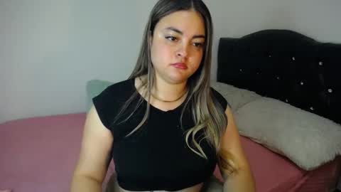 Snapshot of dumont_model chatting on February 22, 10:31 pm Nicole online show from February 22, 10:31 pm