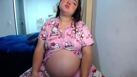 Snapshot of dumont_model chatting on May 22, 7:15 am Nicole online show from May 22, 7:15 am