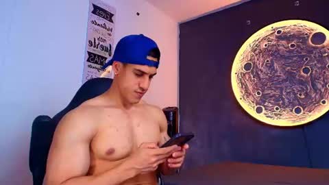 Snapshot of duran_dhikol1 chatting on August 2, 10:30 pm duran_dhikol1 online show from August 2, 10:30 pm
