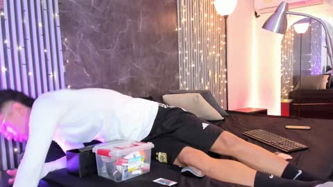 Snapshot of duriel_ chatting on January 2, 12:24 pm Duriel online show from January 2, 12:24 pm