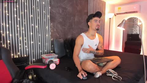 Snapshot of duriel_ chatting on January 4, 12:27 pm Duriel online show from January 4, 12:27 pm