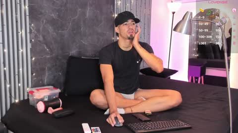 Snapshot of duriel_ chatting on January 9, 12:19 pm Duriel online show from January 9, 12:19 pm