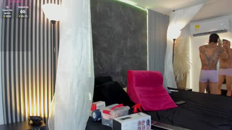 Snapshot of duriel_ chatting on February 6, 12:05 pm Duriel online show from February 6, 12:05 pm