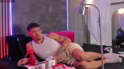 Snapshot of duriel_ chatting on February 8, 12:39 pm Duriel online show from February 8, 12:39 pm