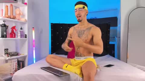 Snapshot of duriel_ chatting on September 16, 8:10 pm Duriel online show from September 16, 8:10 pm