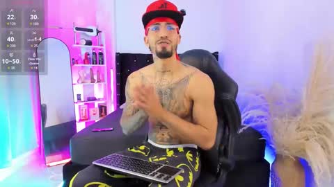 Snapshot of duriel_ chatting on November 5, 6:30 pm Duriel online show from November 5, 6:30 pm