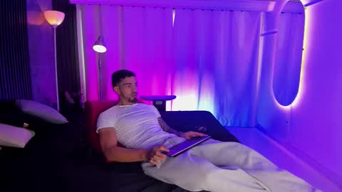 Snapshot of duriel_ chatting on December 16, 12:43 pm Duriel online show from December 16, 12:43 pm