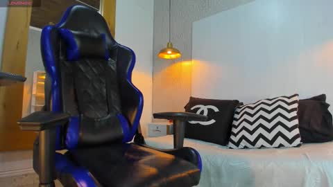 DUSAN  GREY online show from March 4, 5:02 am