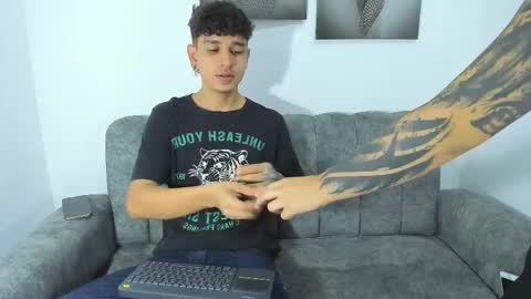 Nicolle y Julian online show from February 27, 11:32 am