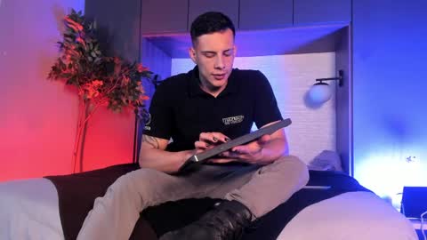 Dustin Sonne online show from March 31, 3:52 am