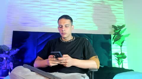 Dustin Sonne online show from April 2, 3:37 am