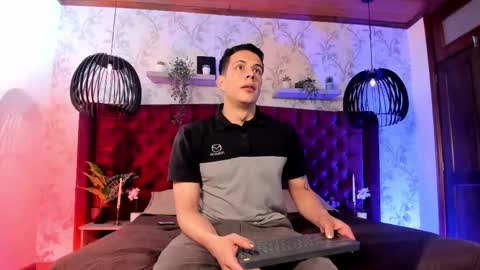Snapshot of dustin_sonne chatting on May 2, 3:44 am Dustin Sonne online show from May 2, 3:44 am