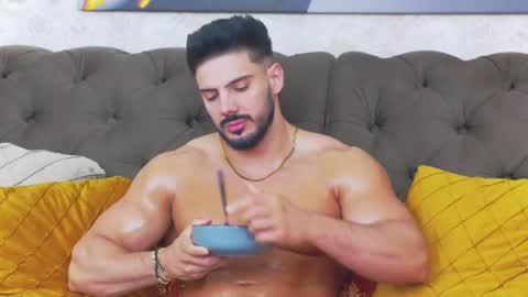 Dustin online show from April 10, 5:23 am