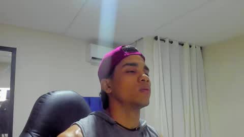 DUSTYN MICHELLE online show from February 1, 2:10 am