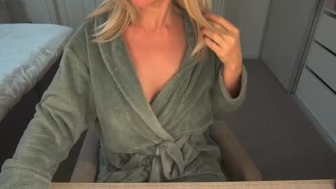 Ambertje040 online show from December 5, 8:23 am