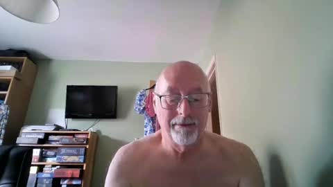 Snapshot of dutchunclejohn chatting on August 4, 10:40 am DutchUncleJohn online show from August 4, 10:40 am