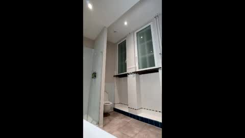 Huggy online show from December 18, 9:54 pm