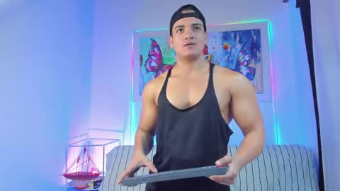 dwayne_esteven10 online show from May 14, 11:11 pm