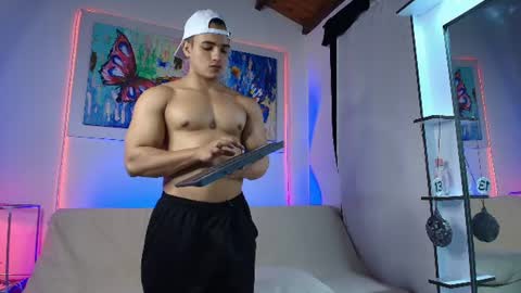 dwayne_esteven10 online show from June 12, 12:09 am