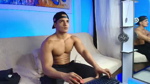 dwayne_esteven10 online show from July 18, 10:13 pm