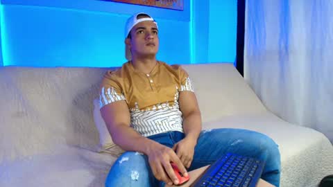 dwayne_esteven10 online show from July 27, 1:34 am