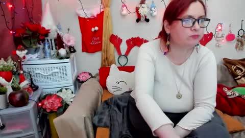 Snapshot of dyannelovee chatting on December 24, 7:33 pm Dyanne online show from December 24, 7:33 pm