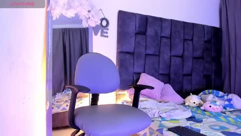 Snapshot of dylan_gray_ chatting on June 2, 6:43 pm dylan online show from June 2, 6:43 pm