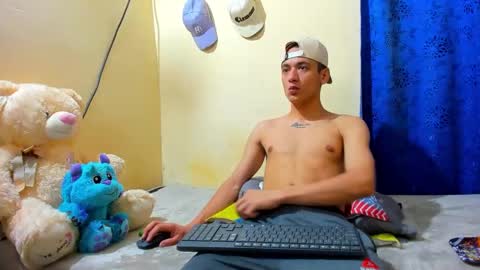 dylan_navas online show from November 2, 9:28 pm