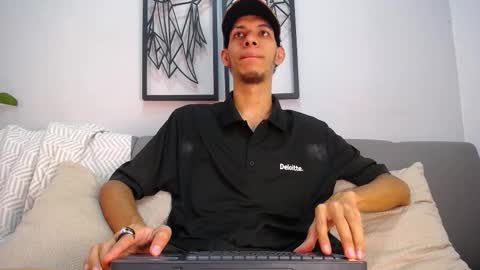Snapshot of dylan_scotts chatting on September 23, 7:50 pm dylan_scotts online show from September 23, 7:50 pm
