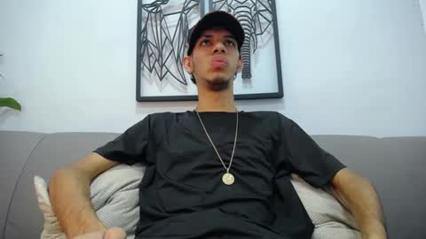 Snapshot of dylan_scotts chatting on September 25, 8:01 pm dylan_scotts online show from September 25, 8:01 pm