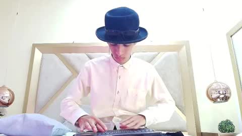 Snapshot of dylan_scotts chatting on September 28, 8:03 pm dylan_scotts online show from September 28, 8:03 pm