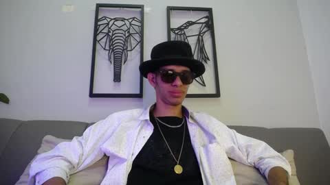 Snapshot of dylan_scotts chatting on October 2, 7:43 pm dylan_scotts online show from October 2, 7:43 pm