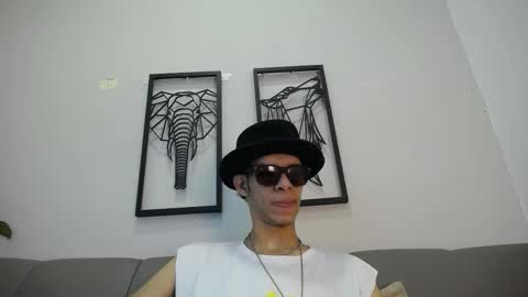 Snapshot of dylan_scotts chatting on October 3, 8:17 pm dylan_scotts online show from October 3, 8:17 pm