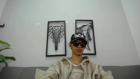 Snapshot of dylan_scotts chatting on October 5, 7:56 pm dylan_scotts online show from October 5, 7:56 pm