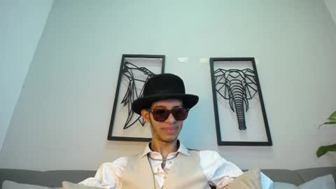 Snapshot of dylan_scotts chatting on October 16, 8:10 pm dylan_scotts online show from October 16, 8:10 pm
