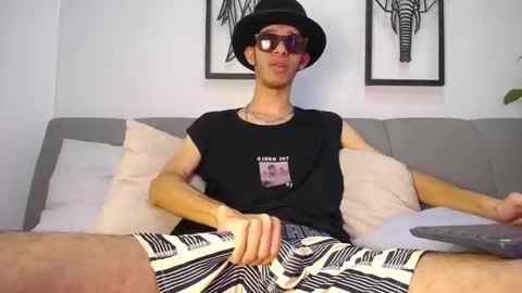 Snapshot of dylan_scotts chatting on October 17, 9:50 pm dylan_scotts online show from October 17, 9:50 pm