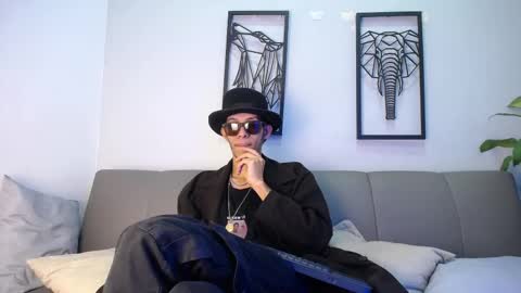Snapshot of dylan_scotts chatting on October 18, 9:54 am dylan_scotts online show from October 18, 9:54 am