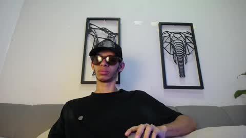 Snapshot of dylan_scotts chatting on October 19, 8:31 pm dylan_scotts online show from October 19, 8:31 pm