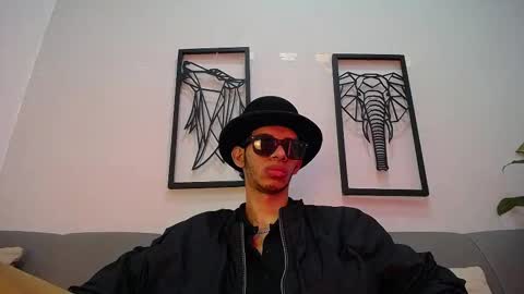 Snapshot of dylan_scotts chatting on October 20, 9:48 pm dylan_scotts online show from October 20, 9:48 pm