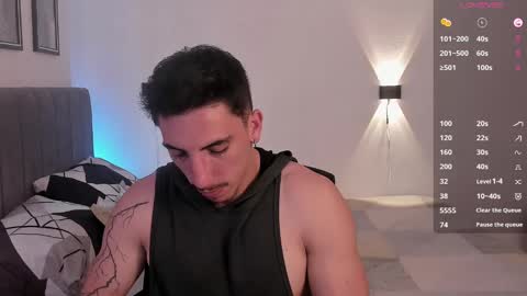 Bryan model independient online show from December 9, 7:07 pm