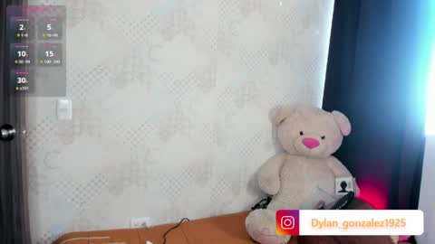 Snapshot of dylan_tturnerr chatting on April 23, 12:29 pm Dylan online show from April 23, 12:29 pm