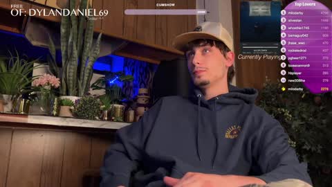 Snapshot of dylandaniel69 chatting on December 2, 9:35 am Dylan Daniel 7.8 online show from December 2, 9:35 am