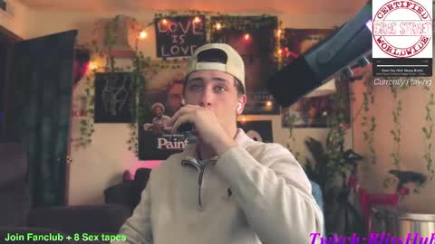 Snapshot of dylandaniel69 chatting on March 11, 7:58 pm Dylan Daniel 7.8 online show from March 11, 7:58 pm