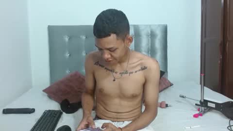 Snapshot of dylandevilx chatting on September 17, 10:11 pm Dylan.. online show from September 17, 10:11 pm