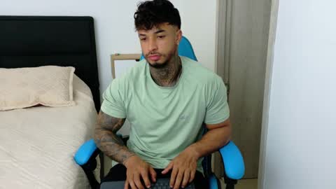 Snapshot of dylanrivera_ chatting on May 16, 10:08 pm Dylan Rivera online show from May 16, 10:08 pm