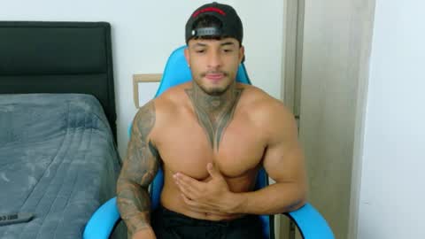 Snapshot of dylanrivera_ chatting on June 5, 2:40 am Dylan Rivera online show from June 5, 2:40 am