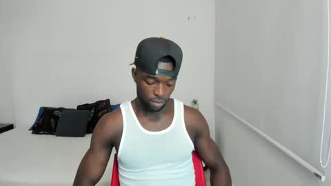 Snapshot of dylantaylor_1 chatting on February 14, 4:04 am Dylan Taylor online show from February 14, 4:04 am